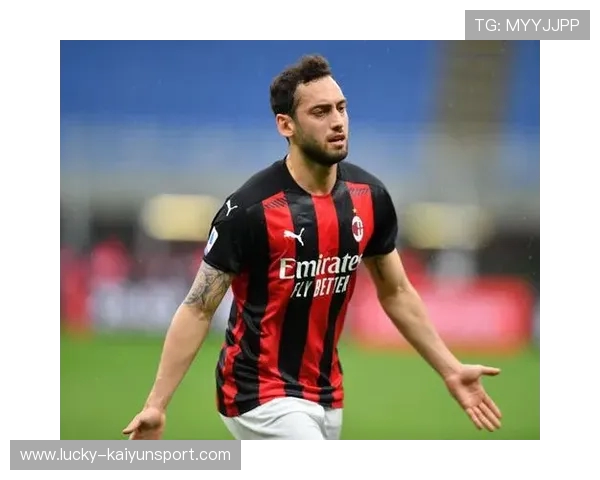 加拉塔萨雷主席澄清：与恰尔汗奥卢的交流纯属偶然，非转会谈判